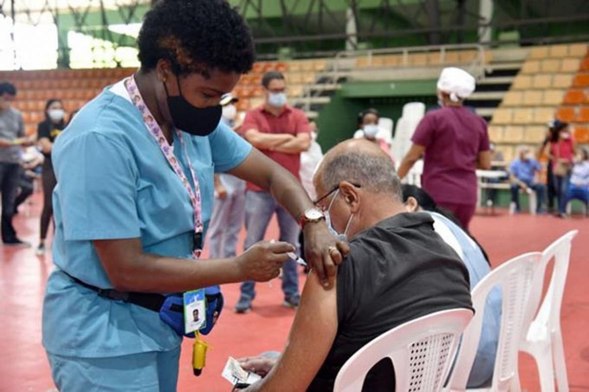 feriado-no-impide-que-busquen-segunda-dosis