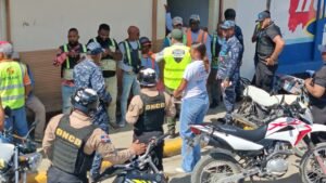 Intervienen paradas de motoconchos en Dajabón; retienen motocicletas, ocupan armas blancas y realizan detenciones
